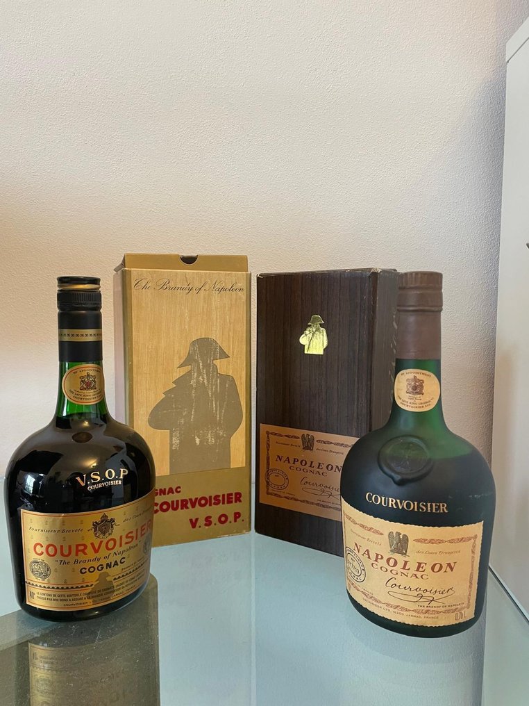Courvoisier - Napoléon + VSOP - b. Anni ‘70 - 70cl - 2 bottiglie #1.0