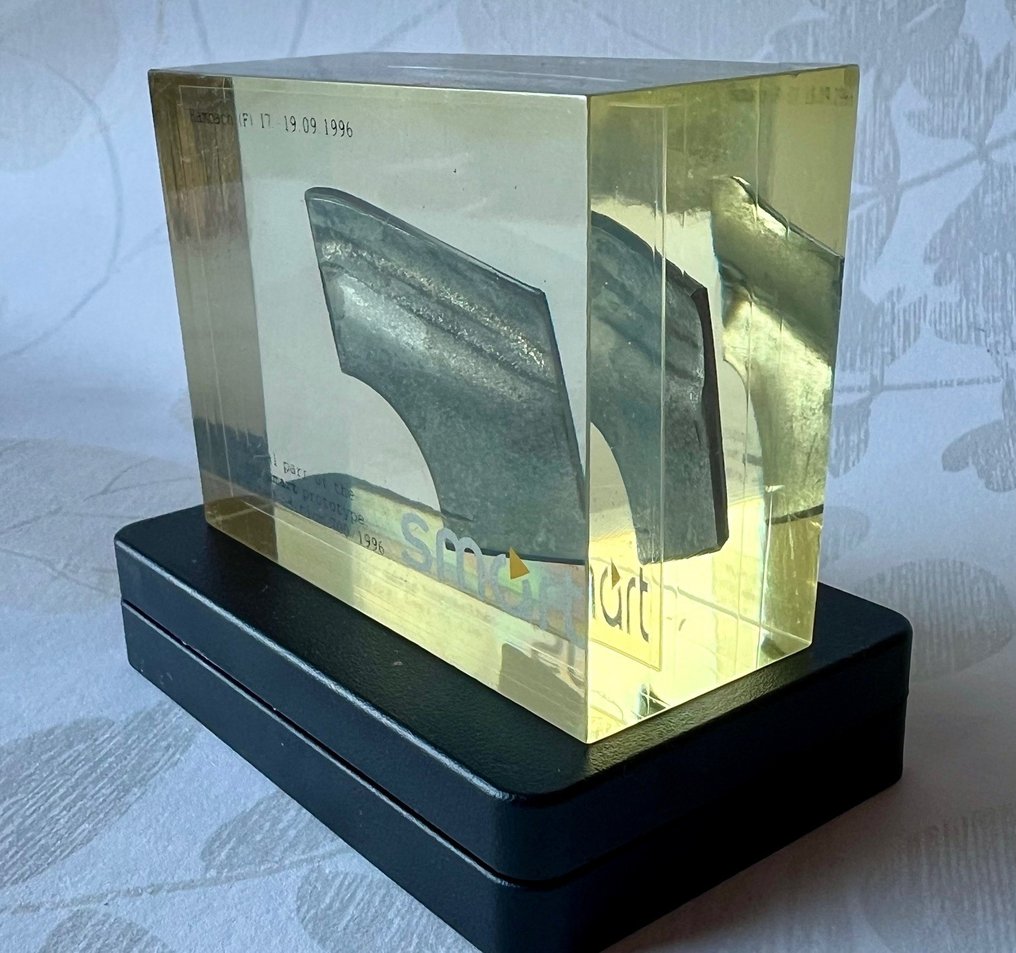 Parte di auto (1) - Smart - Perspex-cast part of a smart city car, prototype 1996 - 1990-2000 #1.0