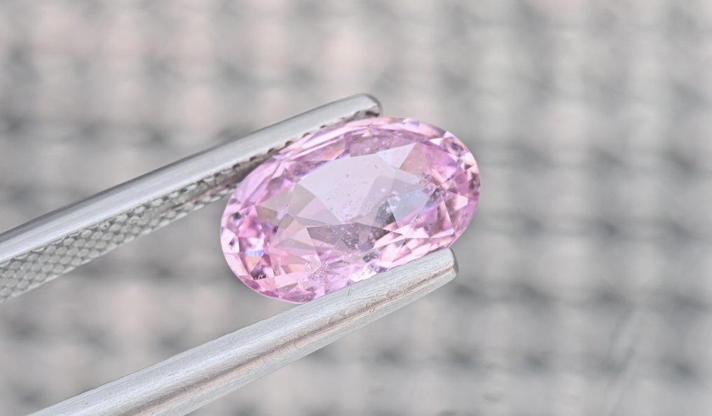 1 pcs  Pink Sapphire  - 4.62 ct - Guild Gem Laboratory #4.3