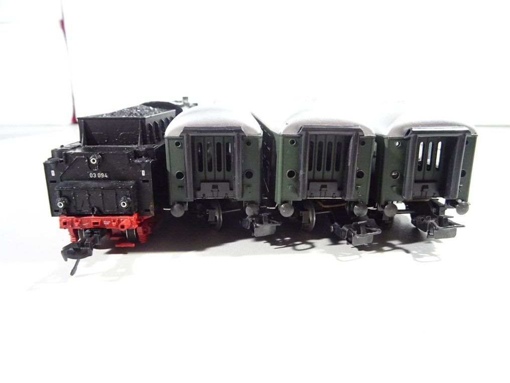 Fleischmann H0 - 4103 - Lokomotywa parowa z tendrem (1) - BR 03 z 3 samochodami osobowymi - DB #2.1