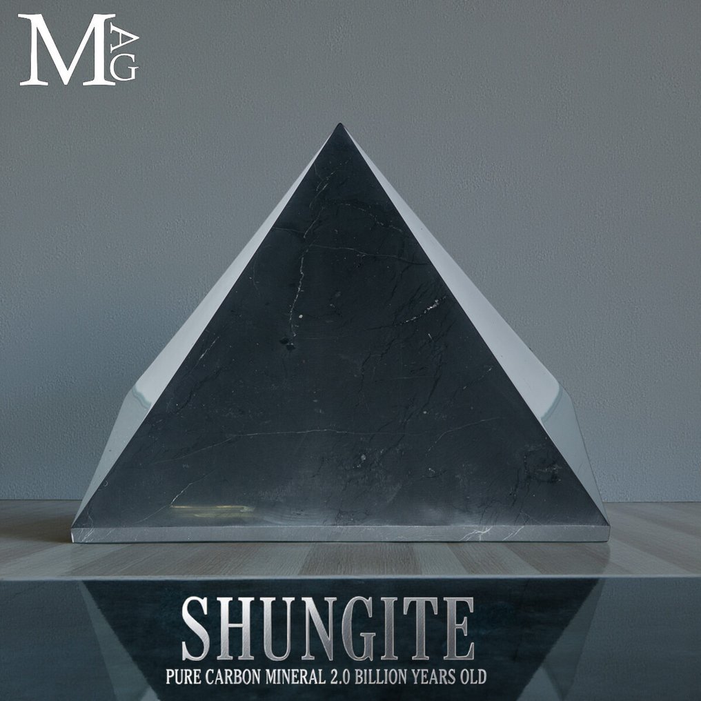 Shungite – De oerenergie van oude koolstof Piramide in Shungite Oudkoolstofmonolieten van 2 miljard jaar oud. - Hoogte: 140 mm - Breedte: 200 mm- 5109 g #4.3
