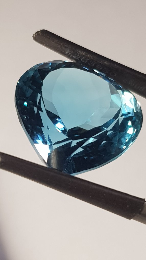 1 pcs  Blue Topaz  - 28.45 ct - Antwerp Laboratory for Gemstone Testing (ALGT) - Swiss Blue #2.1