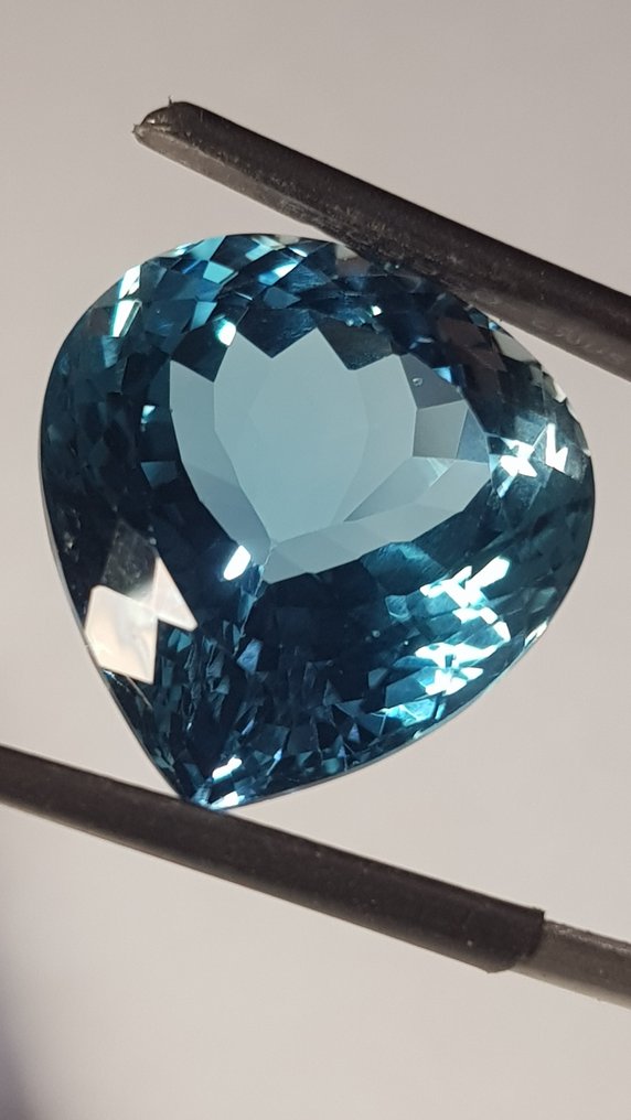 1 pcs  Blue Topaz  - 28.45 ct - Antwerp Laboratory for Gemstone Testing (ALGT) - Swiss Blue #1.0
