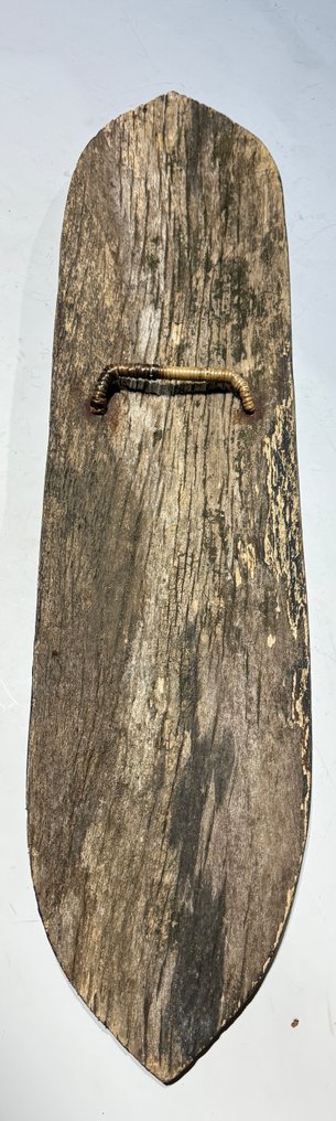 Υπέροχη ασπίδα που χρησιμοποιείται σε φυλετικές μάχες. - Νήσος Νέα Γεωργία, Μαρόβο Λέγκουον - Νήσοι Σολομώντος (χωρίς τιμή ασφαλείας) #4.3