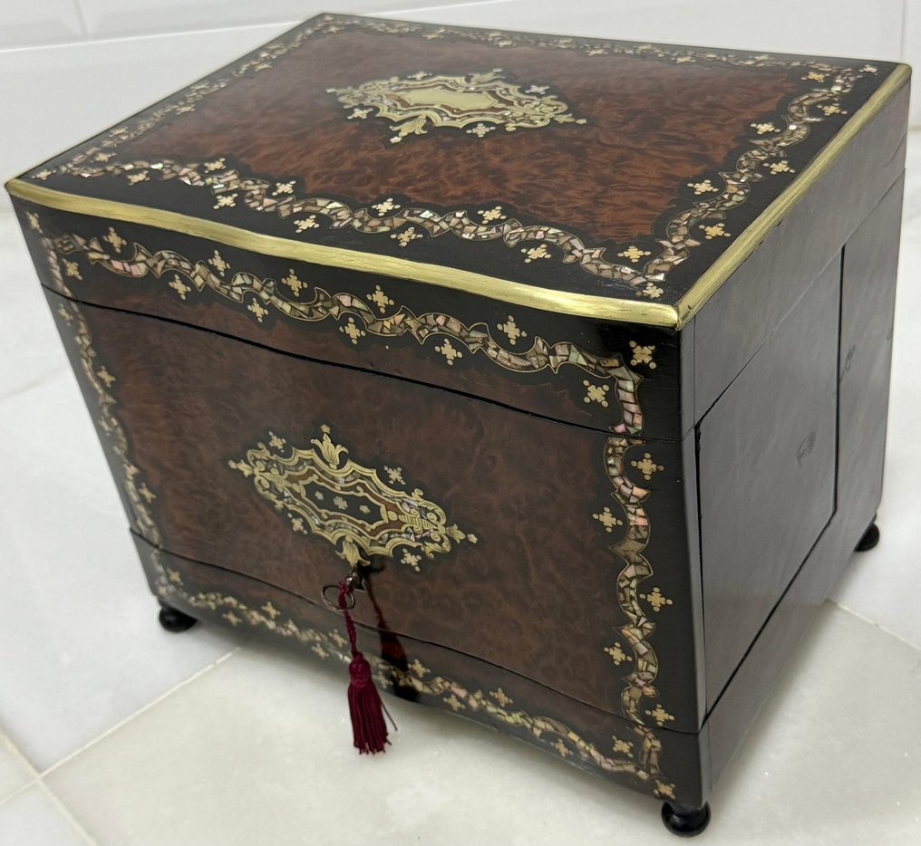 酒柜 - 镀金黄铜, 缎木, 金钟柏 - 酒柜 #3.2