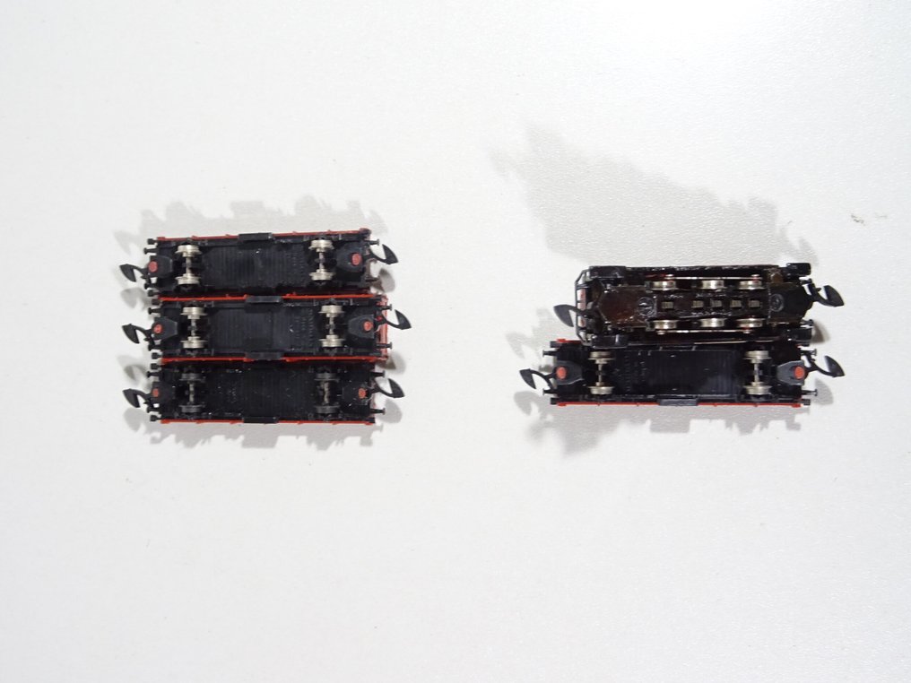 Märklin Z轨 - 8864 - 柴油内燃机车 (1) - BR 260 417 配备4辆平板车 - DB #2.1