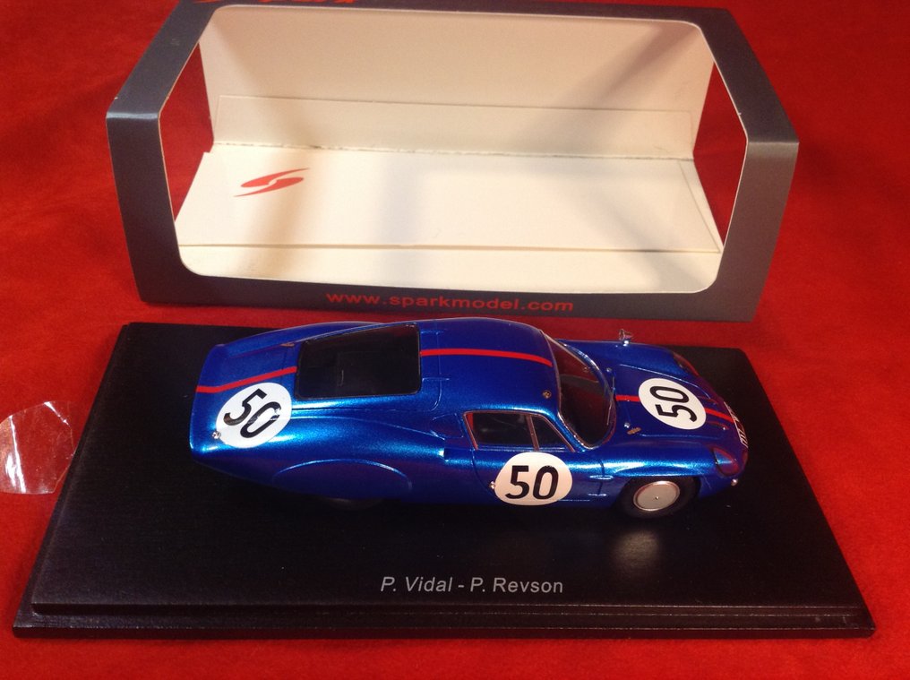 Spark 1:43 - Modell racerbil - ref. #S5486 Alpine Renault M64 Sport 24h Le Mans 1965 #50 Peter Revson/Philippe Vidal - utmerket kvalitet - begrenset utgave - svært vanskelig å finne i dag #4.3