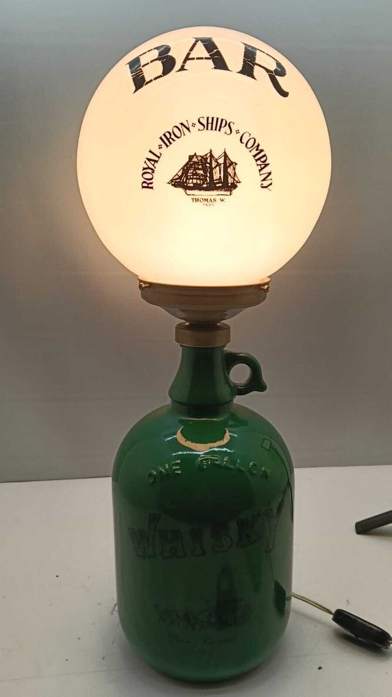 球形台灯 - 乳白色玻璃 - ROYAL IRON SHIPS COMPANY #1.0