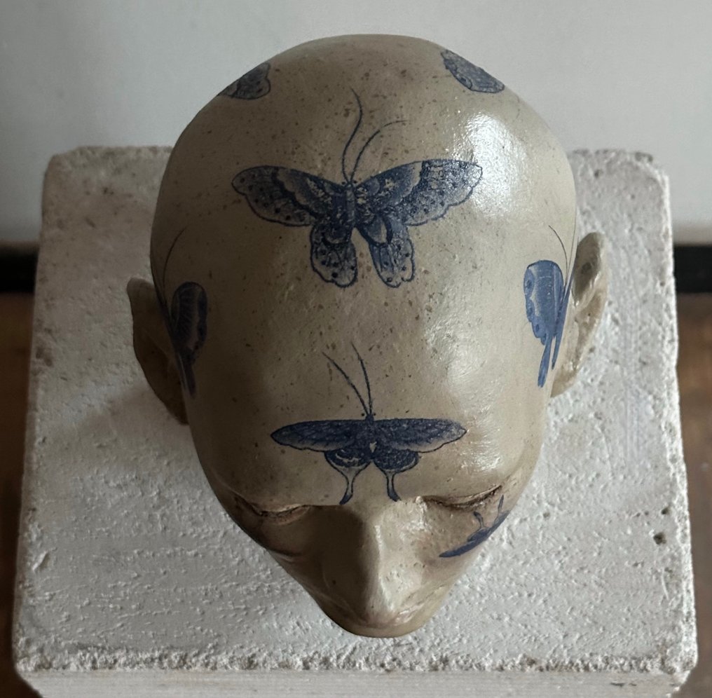 Aga Koncka - Head with Butterflies - Caramic Sculpture. #3.2
