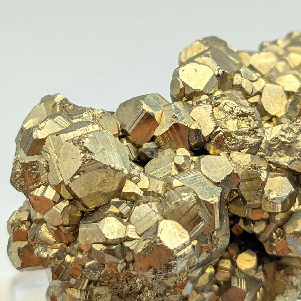 Golden Pyramid, Pentagonododecahedron, Peru Crystals on matrix - Height: 42 mm - Width: 31 mm- 67 g #3.2