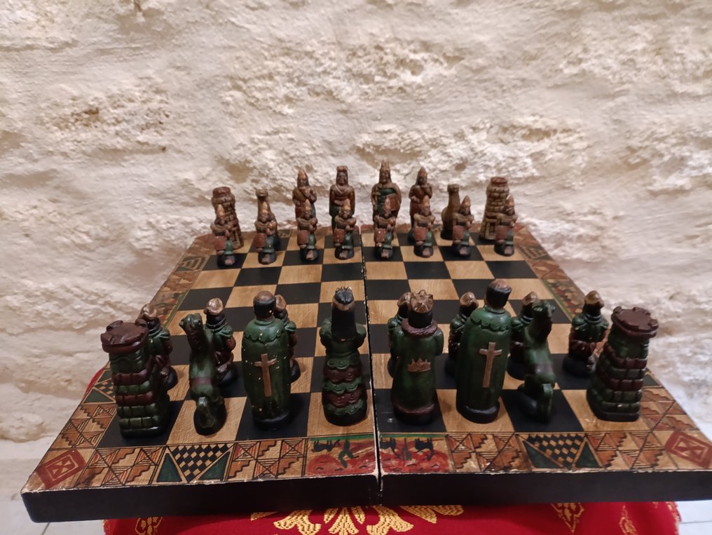 Chess set - Ceramic pieces and wooden tray #2.1