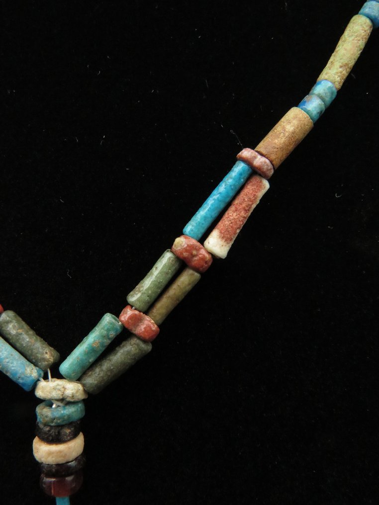 Αρχαία Αιγυπτιακή Κολιέ φτιαγμένο από γυαλί, καρνέλιο, χαλαζία και φαιάς, με κουδουνάκια μούμιες. - 44 cm  (χωρίς τιμή ασφαλείας) #4.3