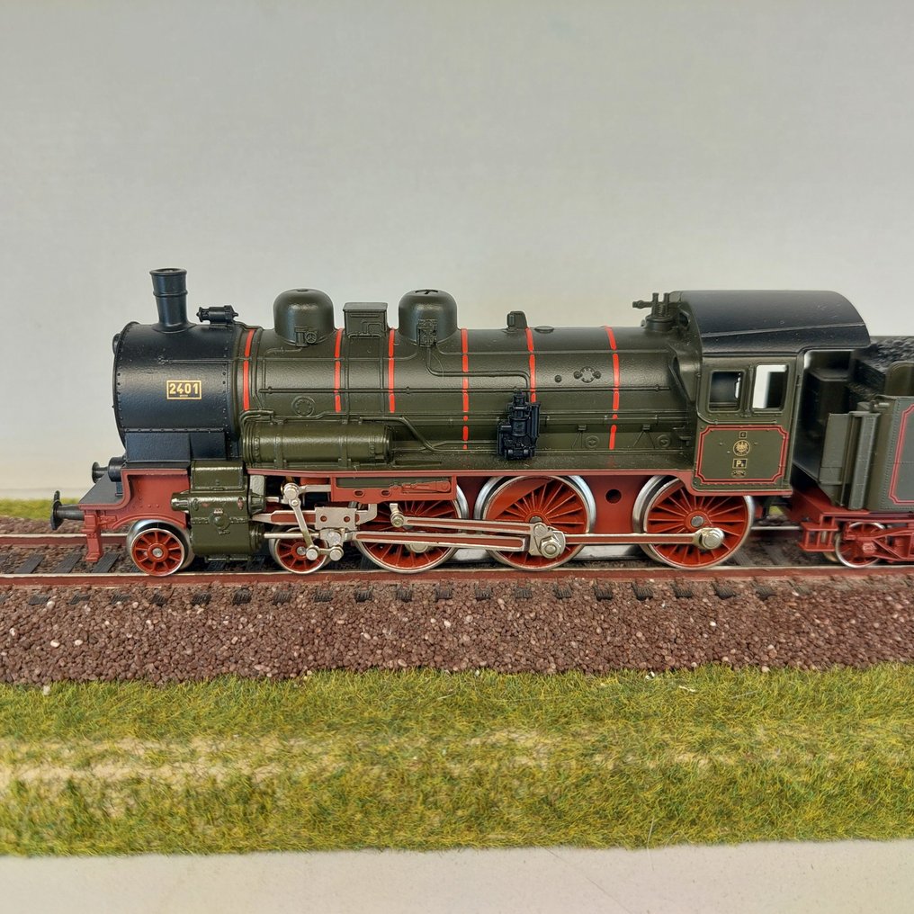 Märklin H0 - 34988 - Locomotiva a vapor com vagão de carvão (1) - P8 Baden #2401 - K.Bay.Sts.B #3.2