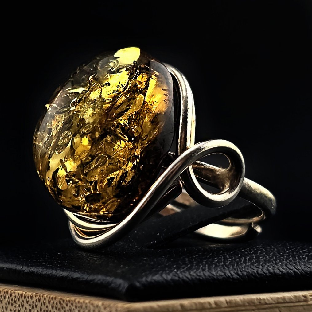 Amber Universe Ring – Golden Fossil Gemstone – Artisan Elegance - Amber (No reserve price) #1.0