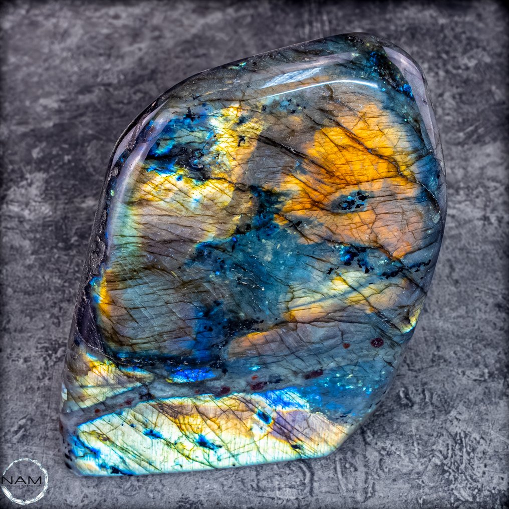Fascinant Labradorit în formă liberă din Madagascar – Un joc de lumină și magie- 1819.28 g #1.0