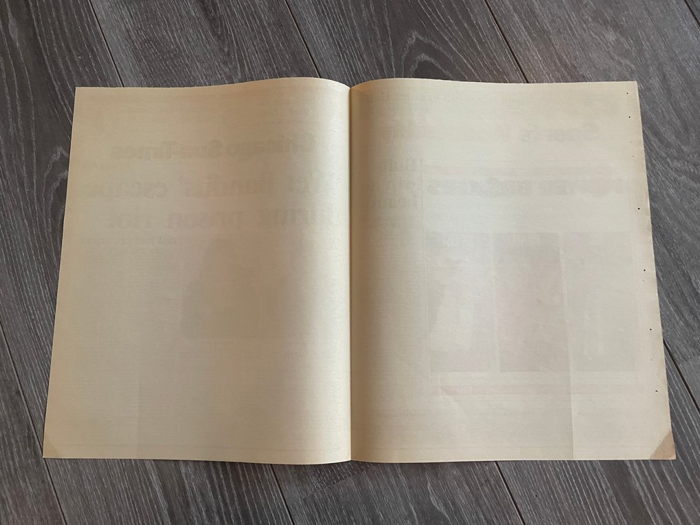 Home Alone 2 -  - 電影道具 芝加哥太阳时报头版以‘湿贼’为题——附COA #2.1