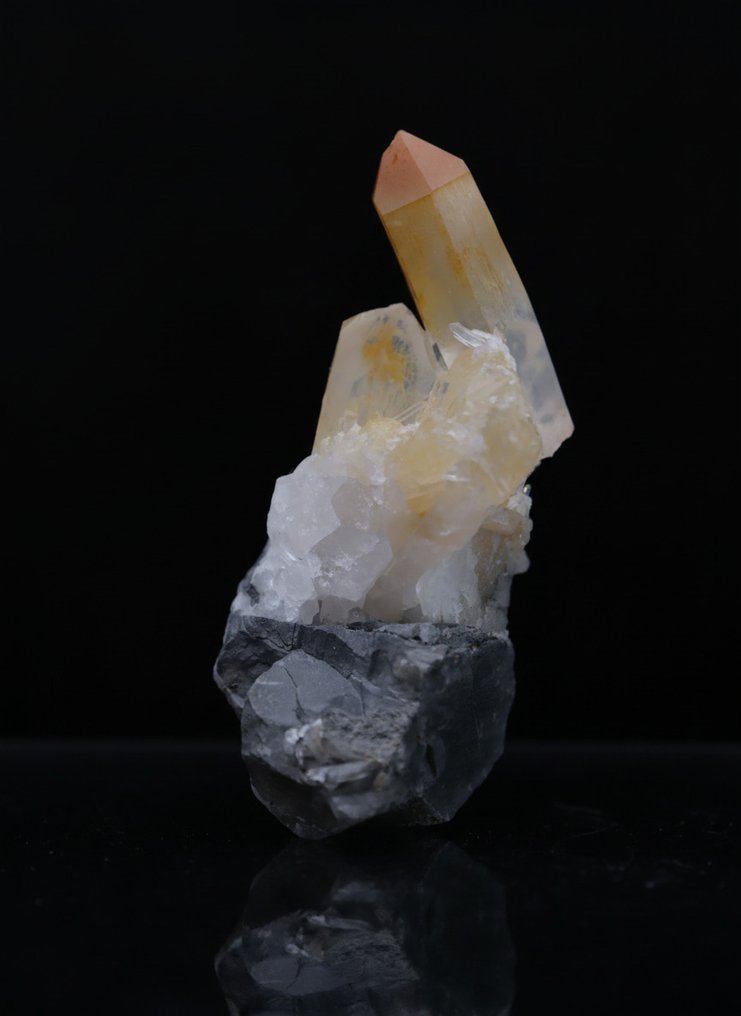 Quartz Crystal on matrix - Height: 91 mm - Width: 47 mm- 177.45 g - (1) #2.1