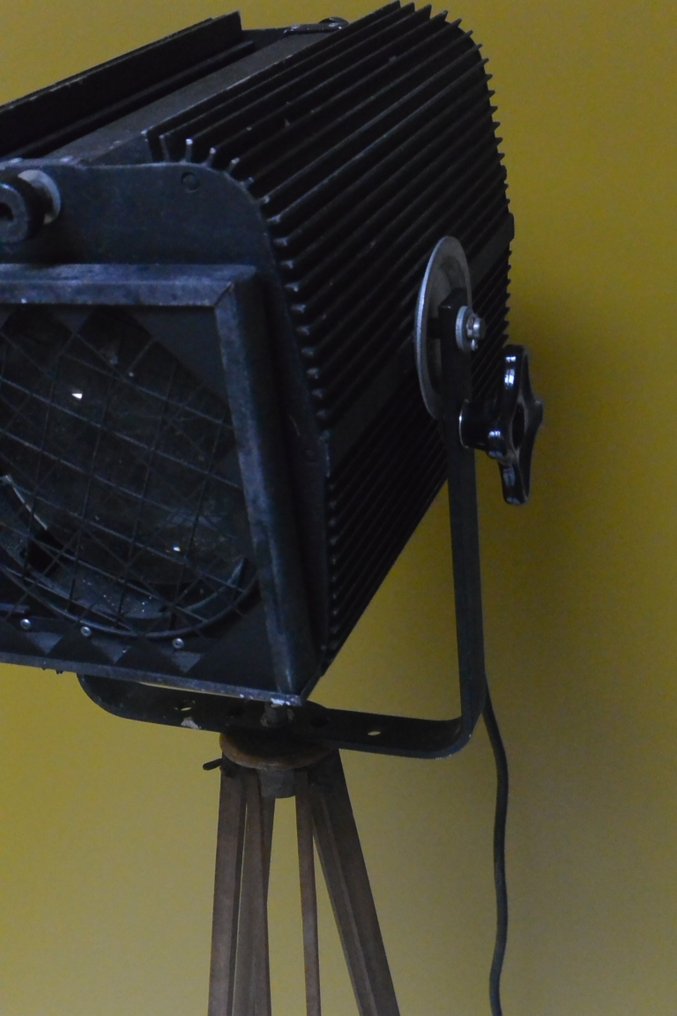 ADB - Φωτιστικό δαπέδου - Graniver, Σίδερο, Mahogany - θεατρική λάμπα σε 3 πόδια #3.2