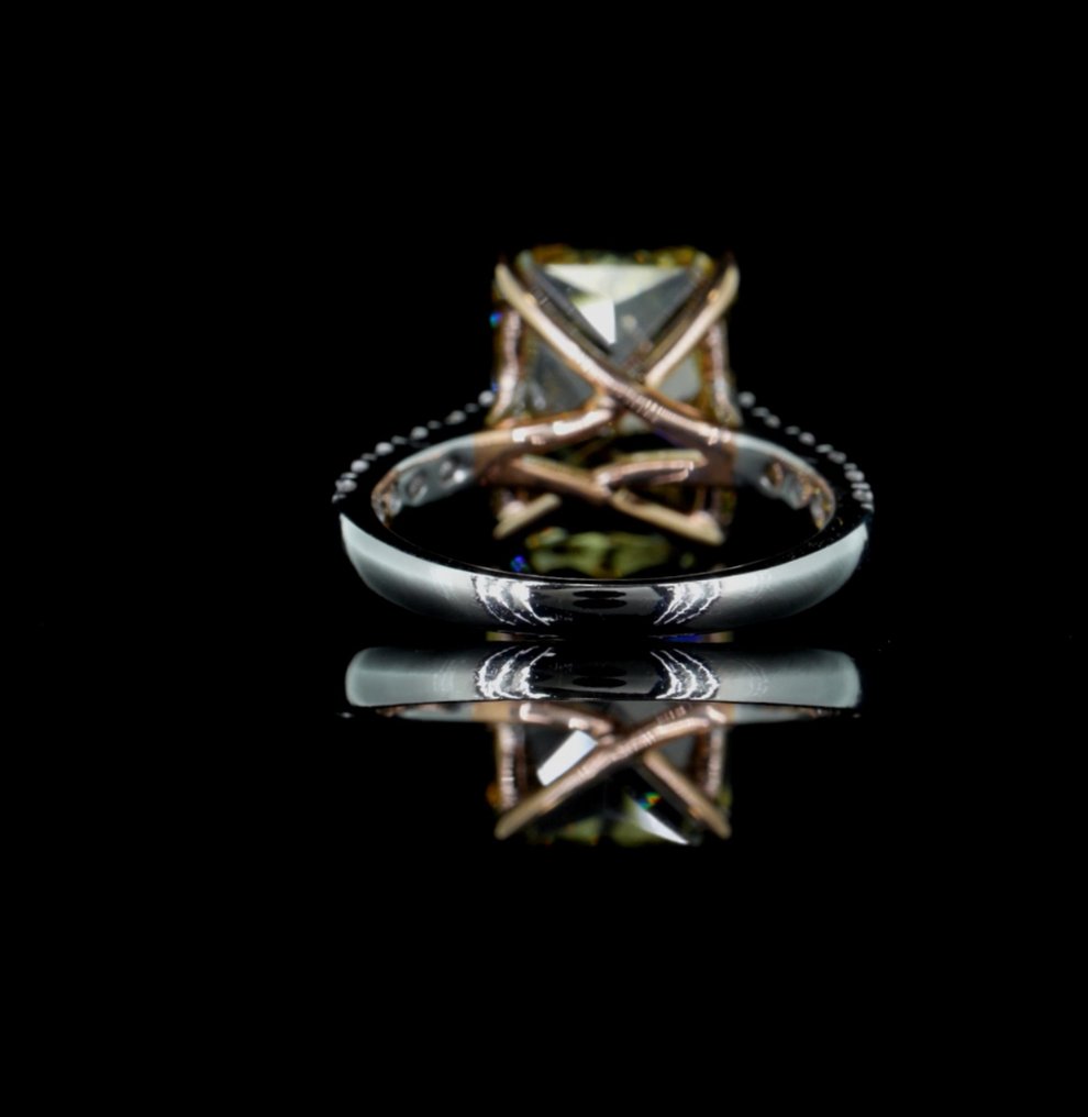 No reserve price - Ring - 14 kt. White gold - 7.27ct. tw. Yellow Diamond (Fancy coloured lab-grown diamond) - Diamond #4.3