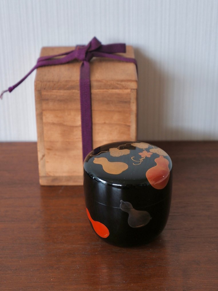 Munihiro 宗広 - Natsume - Contenitore per tè laccato con motivi maki-e a forma di zucca - Legno, smalto - Contenitore per il tè laccato #1.0