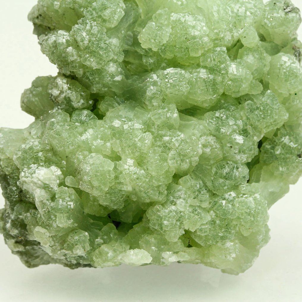 PREHNITE, vert profond botryoïdal Groupe de cristal - Hauteur : 7.5 cm - Largeur : 7.5 cm- 95 g #2.1