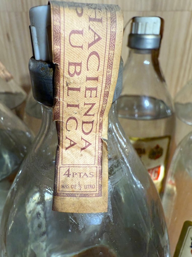 Hiering - Extra Dry Gin - b. 1970s - 1.0 Litre - 7 bottles #1.0