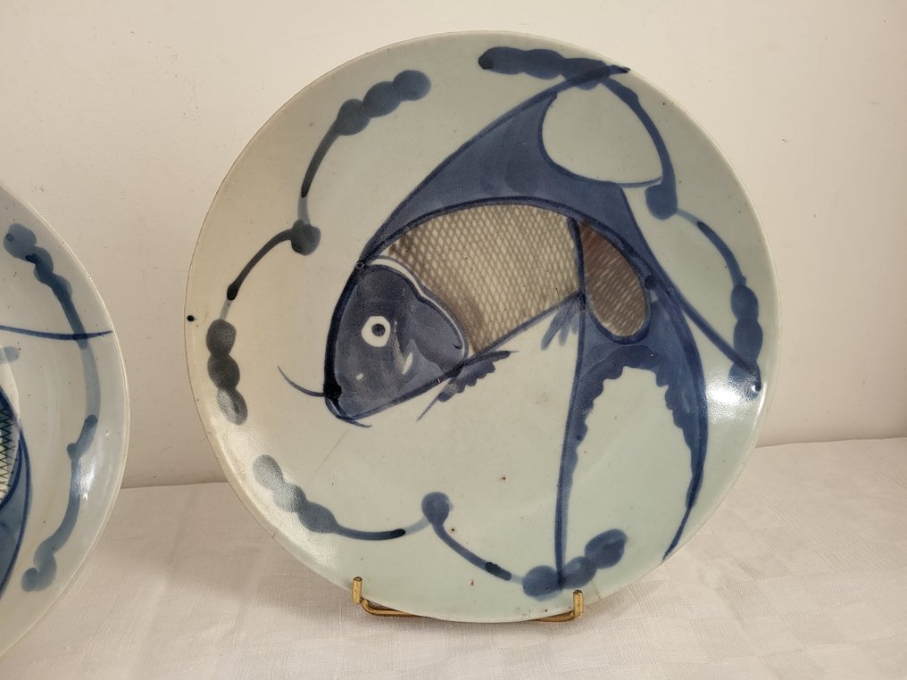 盘子 - chine belles assiettes blanc bleu decors poisson - 瓷 - 两只大盘子 #1.0