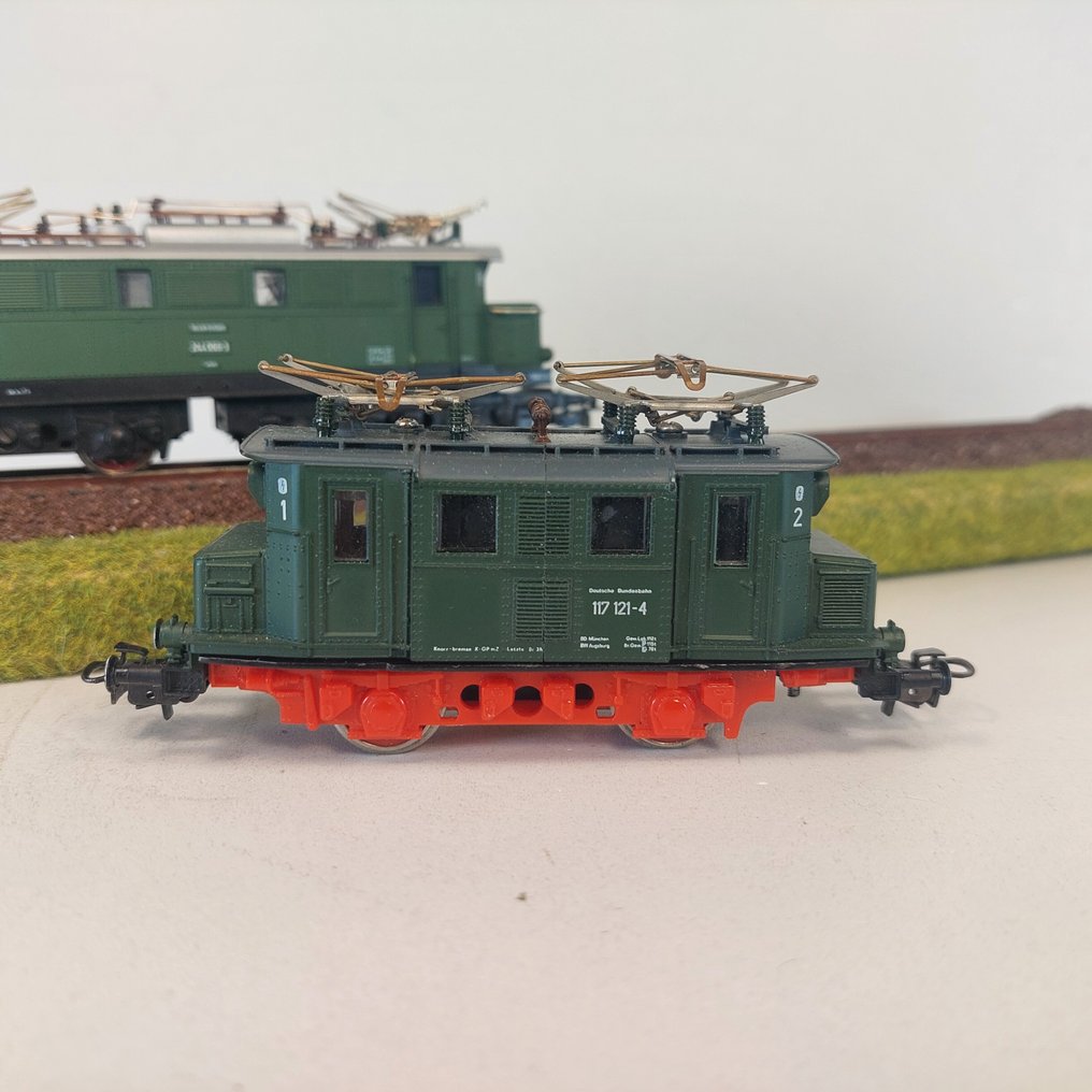 Piko H0轨 - 电力机车 (2) - E 244 068-3 和 修改版 E117 - DR (DDR) #1.0