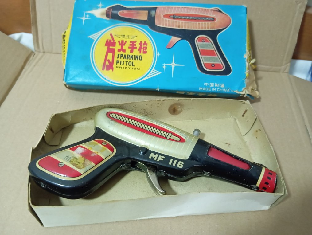 MF China - 鐵皮玩具 - MF China MF 116 Sparking Pistol Friction Toy, Boxed - 1960-1970 - 中國 #1.0