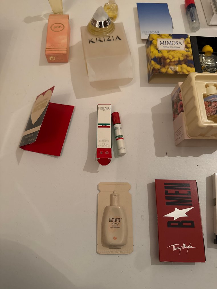 Krizia givenchy - Boccetta per profumo (45) - Plastica - Mignon di profumi vintage #1.0