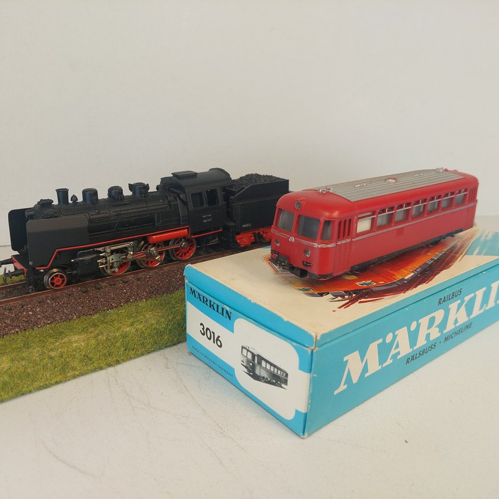 Märklin H0 - 3003/3016 - Damplokomotiv med tilhengervogn (2) - BR 24 058 og Railcar - DB #1.0