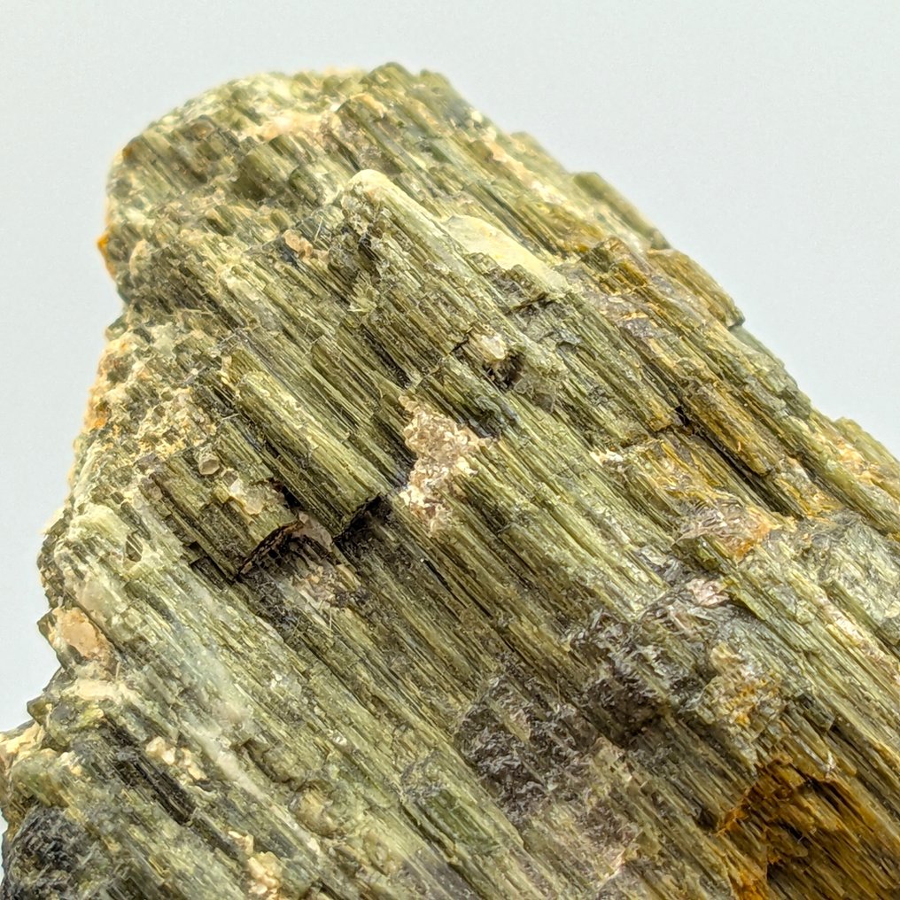 Grossa ELBAITE, πράσινη τορμαλίνη, Βραζιλία Κρύσταλλοι στη μήτρα - Ύψος: 70 mm - Πλάτος: 49 mm- 151 g #1.0