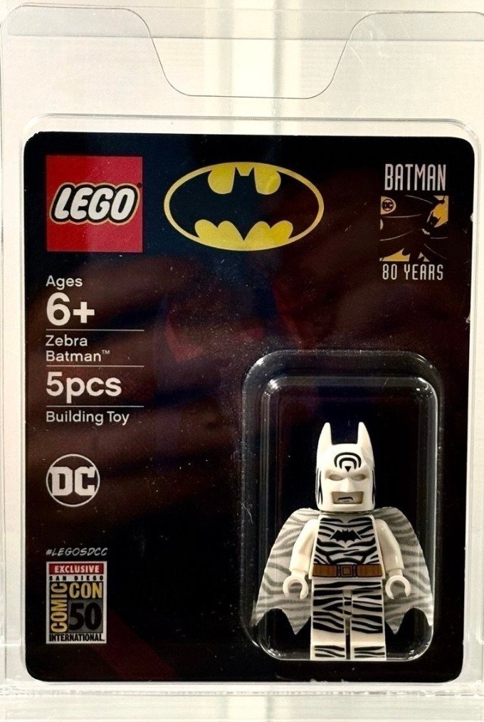 LEGO Minifigure - comcon059-1 - Minifigures, SDCC, Super Heroes - LEGO Comic-Con 2019 Zebra Batman Minifiguur (DC) –Nieuw #1.0