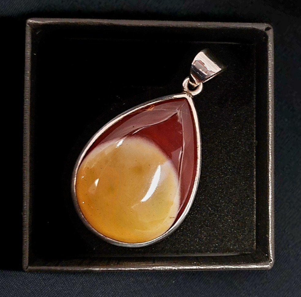 Jaspe Mokaite. Ο λίθος με τα χρώματα του αυστραλιανού Outback. Φυσικό και χωρίς επεξεργασία. Τοποθέτηση σε ασήμι 925. - Ύψος: 4.2 cm - Πλάτος: 2.4 cm- 9 g #2.1