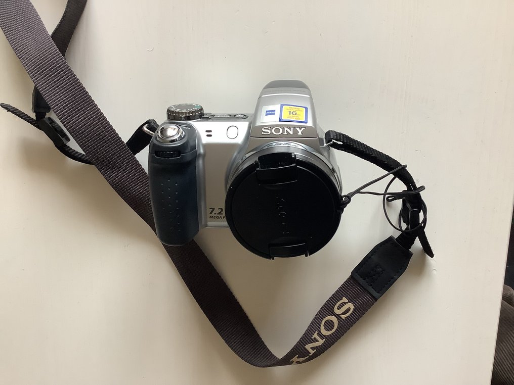 Sony Cyber-Shot DSC-H5 Digital camera #1.0