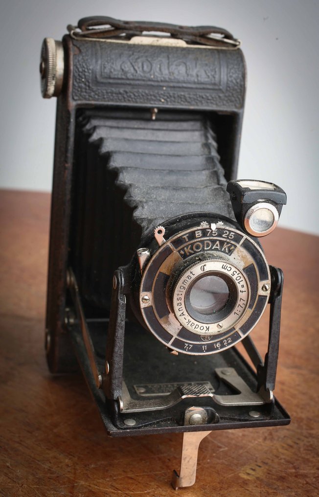 Kodak Brownie Pliant SIX-20 + Junior 620 Medium format camera #1.0