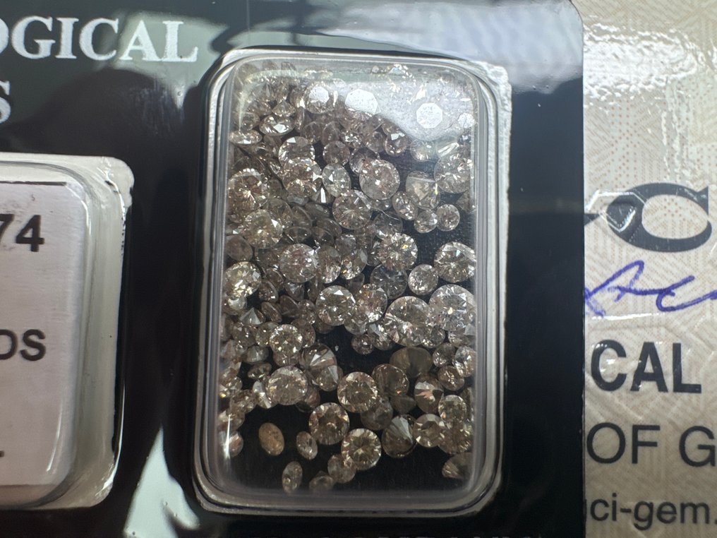 Fără preț de rezervă - 146 pcs Diamant (Colorat natural) - 3.73 ct - Rotund - Light Maro - SI1, SI2, SI3, VVS1, VVS2 - G.C.I. (Centrul gemologic din Israel) - F-G #1.0