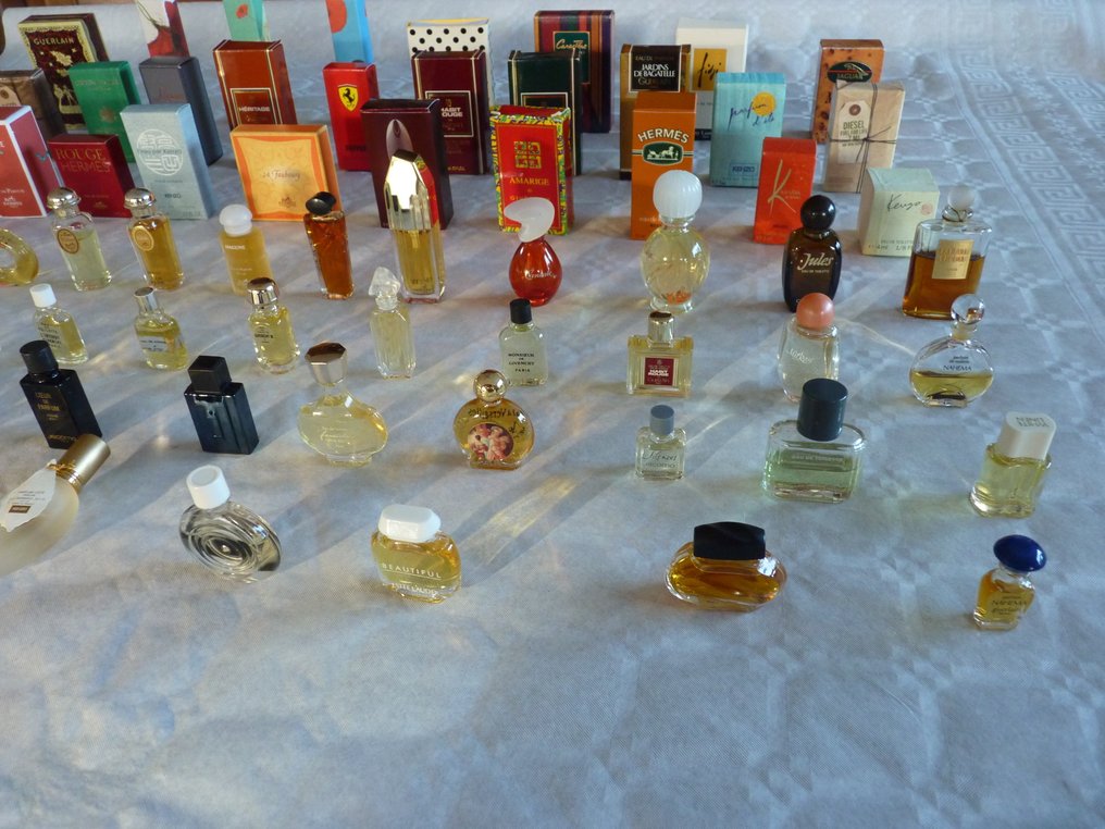 Themed collection - 80 pretty perfume miniatures, including 30 with their original boxes. - Hermes, Guerlain, Nina Ricci, Dali, Jacomo. #3.2