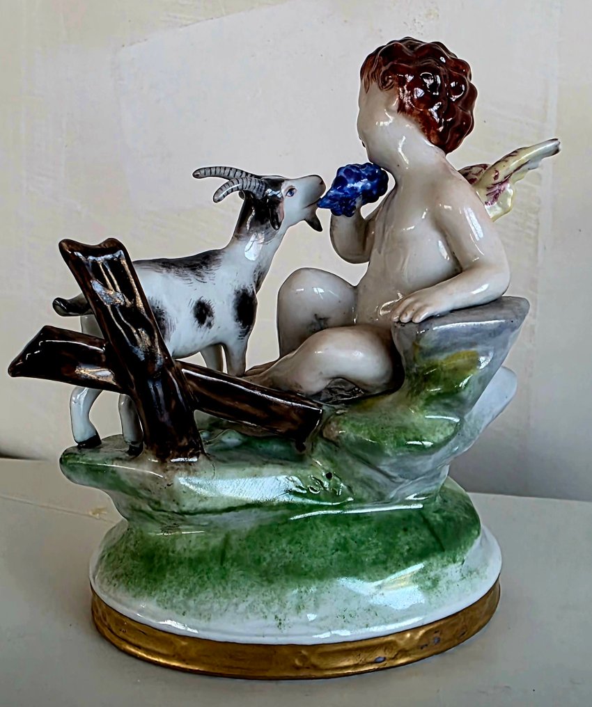 Aelteste Volkstedter - Figuriini - CHÉRUBIN AVEC CHÈVRE - Posliini #1.0