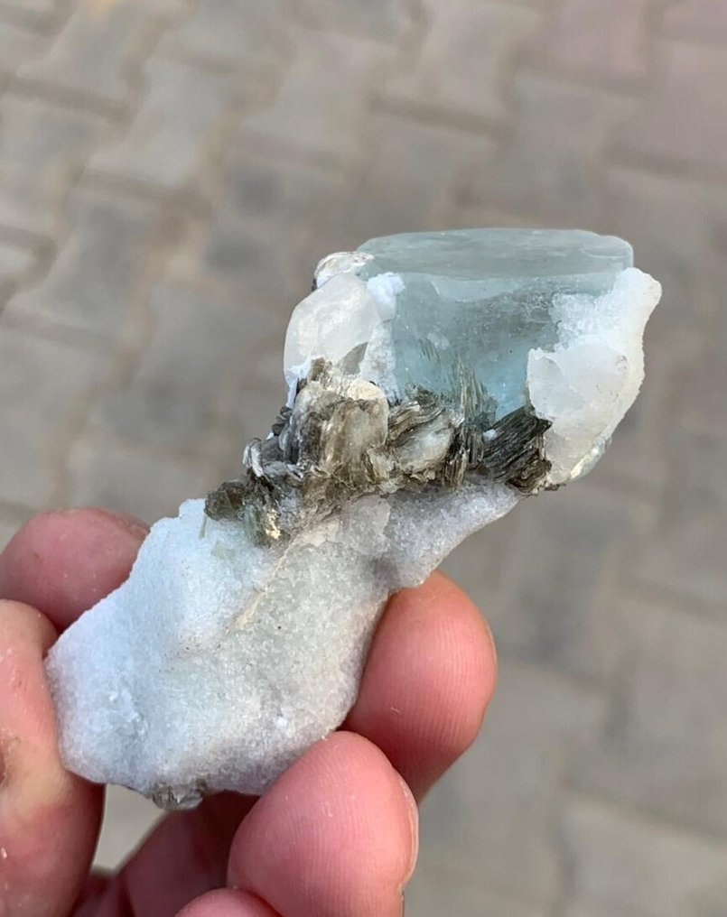 Μηδέν~Κράτηση μπλε ακουαμαρίνα με συνδυασμό απατίτη και μίκα, δείγμα. Δείγμα - Ύψος: 4.6 cm - Πλάτος: 6.3 cm- 48 g - (1) #4.3