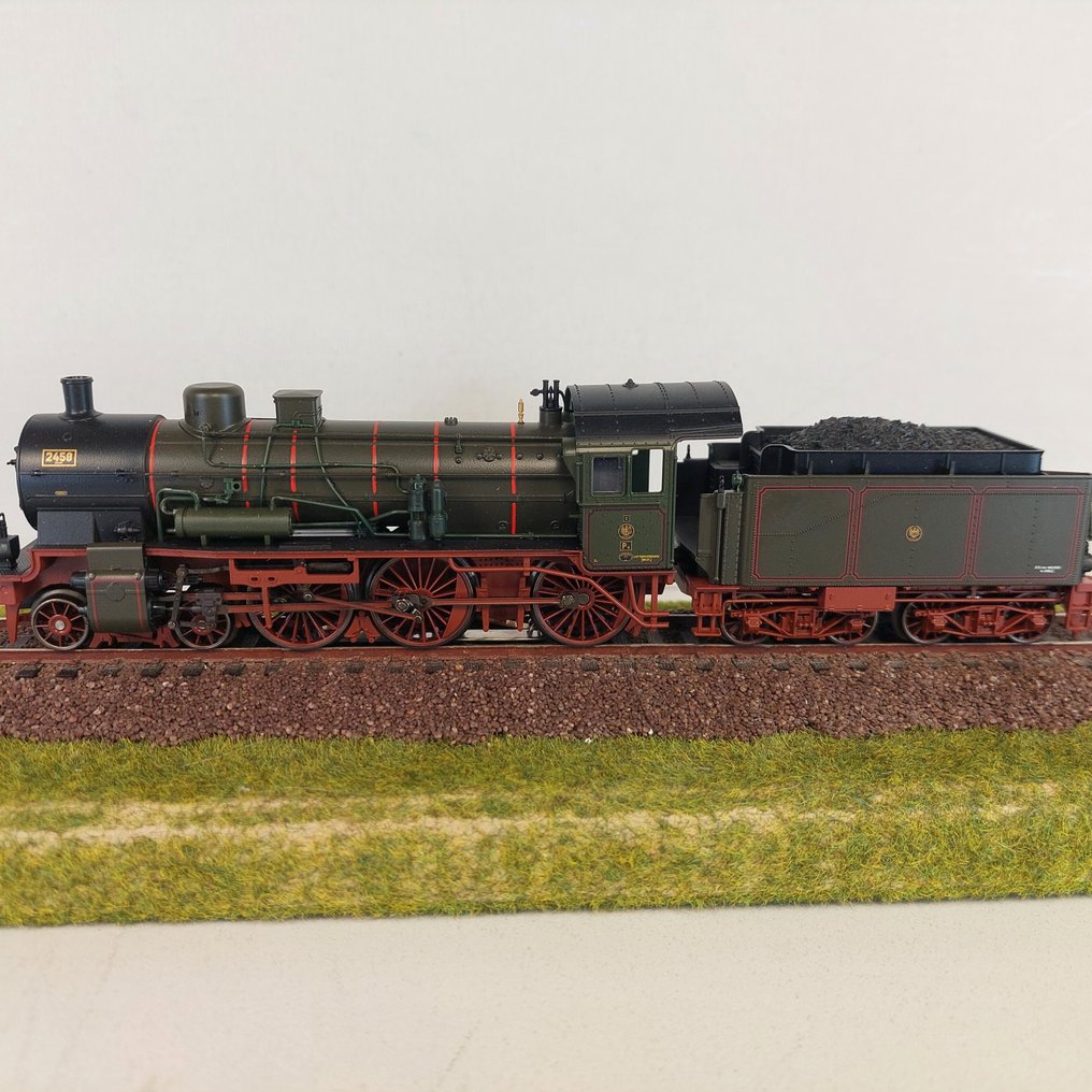Märklin H0 - 37031 - Steam locomotive with tender (1) - P8 K.P.E.V. #2458 Digital - KPEV #2.1