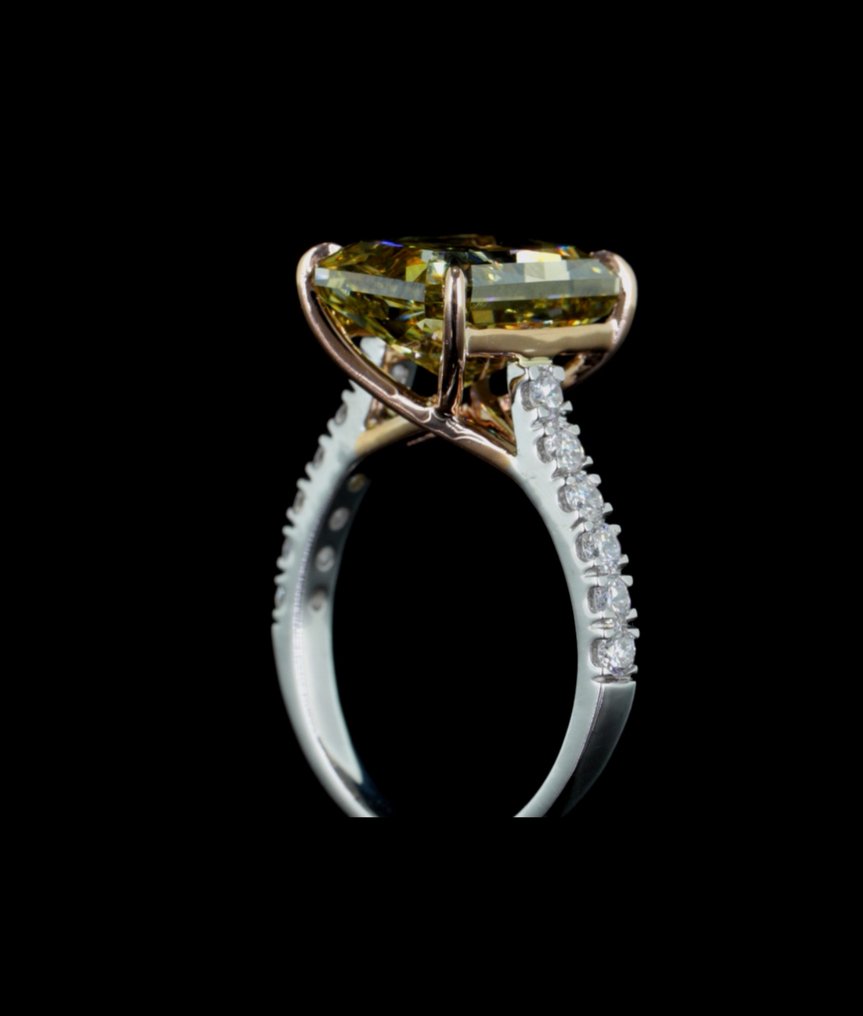 No reserve price - Ring - 14 kt. White gold - 7.27ct. tw. Yellow Diamond (Fancy coloured lab-grown diamond) - Diamond #1.0