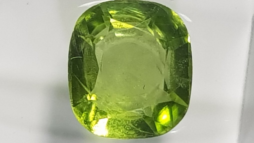 1 pcs  Πράσινο Περίδοτο  - 2.73 ct - Antwerp Laboratory for Gemstone Testing (ALGT) - Έντονο κίτρινο-πράσινο #2.1