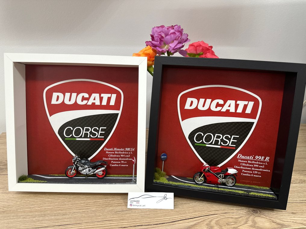 Artwork - Ducati - Ducati 998 R / Ducati monster 900 S4 1/24 Leonard C. D. - unico numerato con Diorama - 2025 #1.0