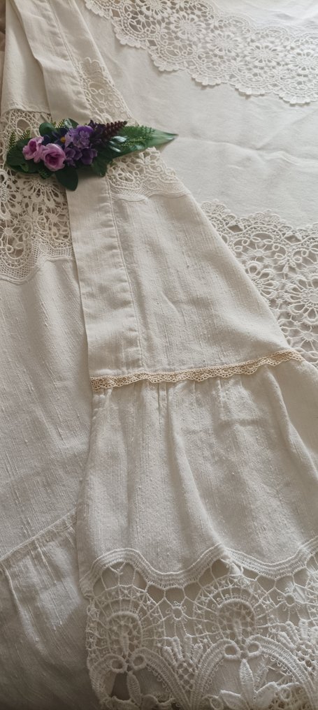 Colcha magnífica de ajuar en lino con grandes bordados Guipir y fundas de almohada iguales. - Colcha  - 265 cm - 255 cm #1.0