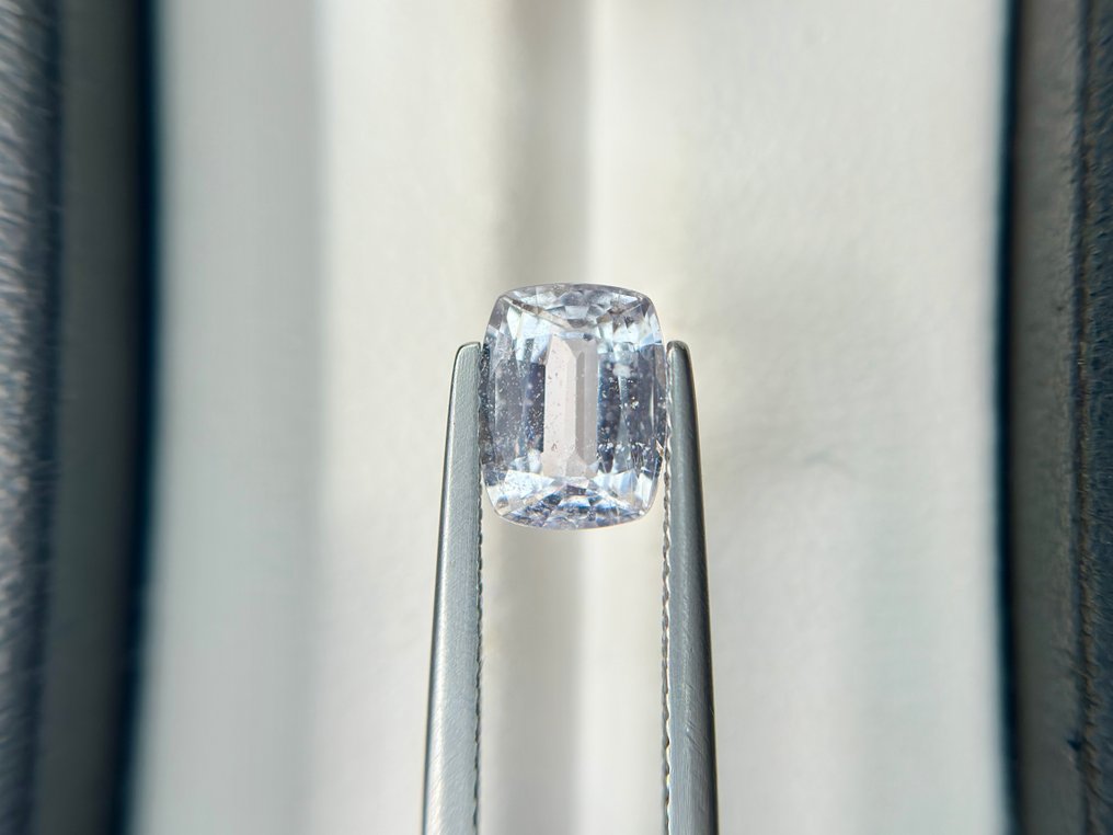 沒有保留價 - 1 pcs  無色 藍寶石  - 2.46 ct - Bellerophon Gemlab - MADAGASCAR SAPPHIRE #1.0