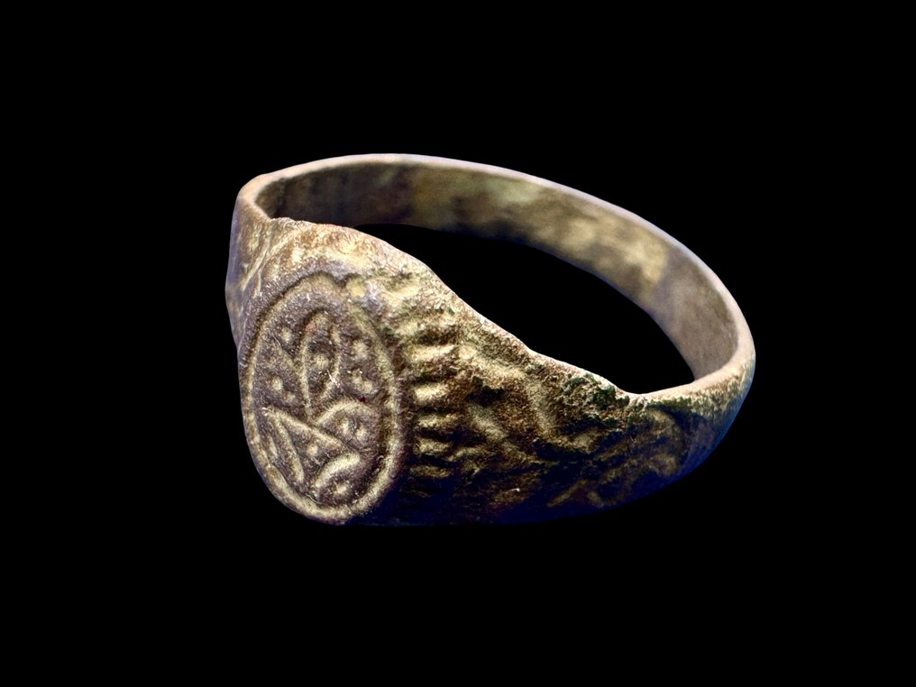 Post-medieval Bronze Ring  (No reserve price) #2.1