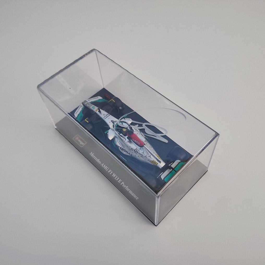 梅 赛 德 斯 - 刘易斯·汉密尔顿 - 2022 - 比例1/43模型车  #4.3