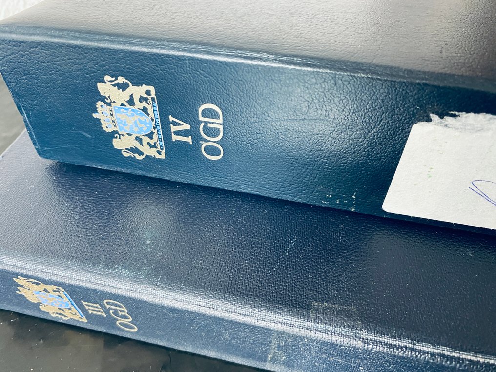 World  - 2x Davo NL and Overseas with many empty supplements. #1.0