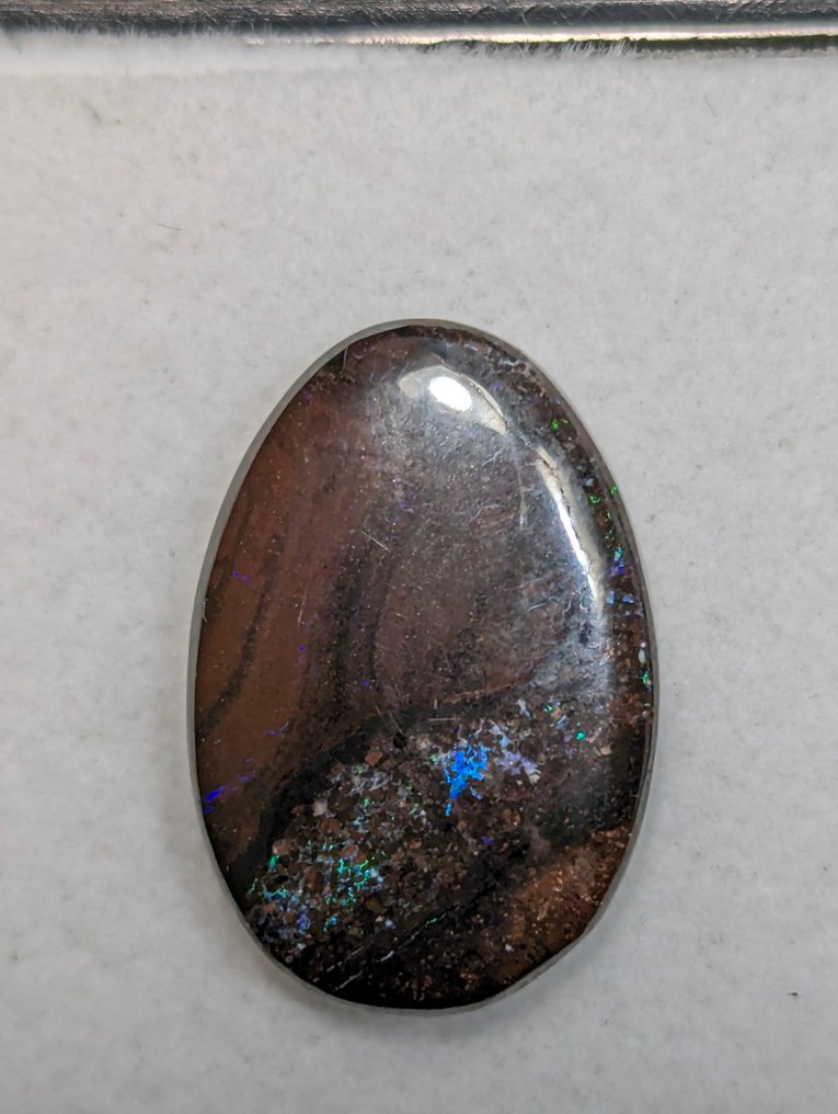 9,35 καρατίων - Φυσικός Boulder Opal από το Κουίνσλαντ, με παιχνίδι χρωμάτων. Στιλβωμένος - Ύψος: 19 mm - Πλάτος: 13 mm- 1.87 g - (1) #2.1